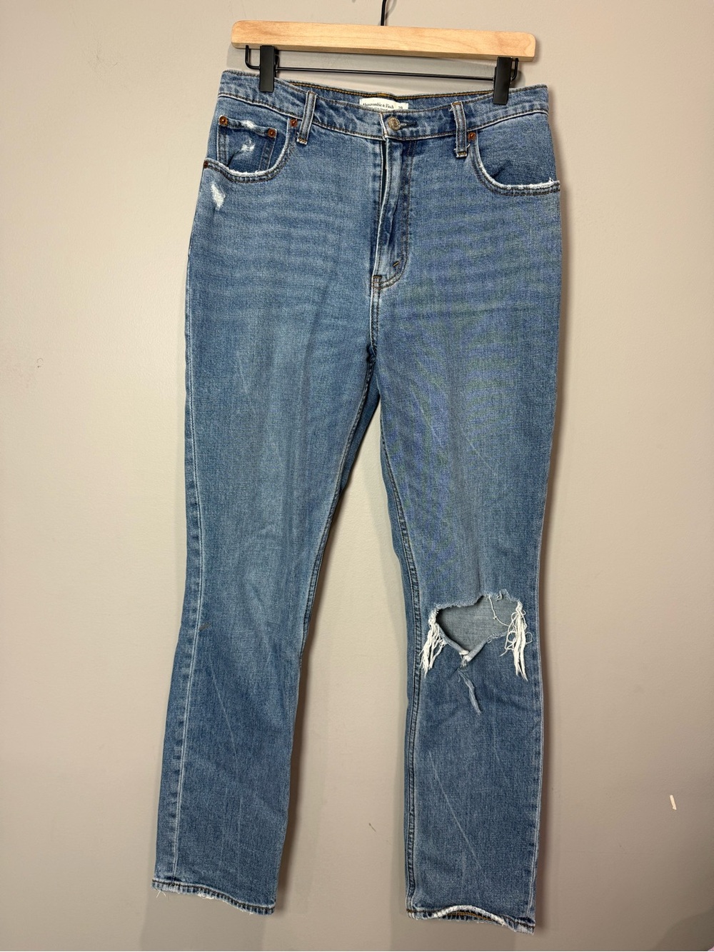 Abercrombie & Fitch The 90's Slim Straight Ultra High Rise jeans Size 8